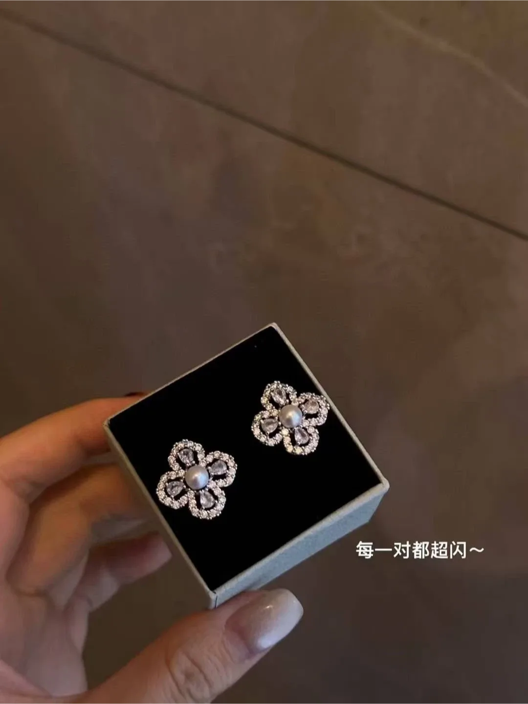 Flower Pearl Stud Earrings - New image indicator(3)