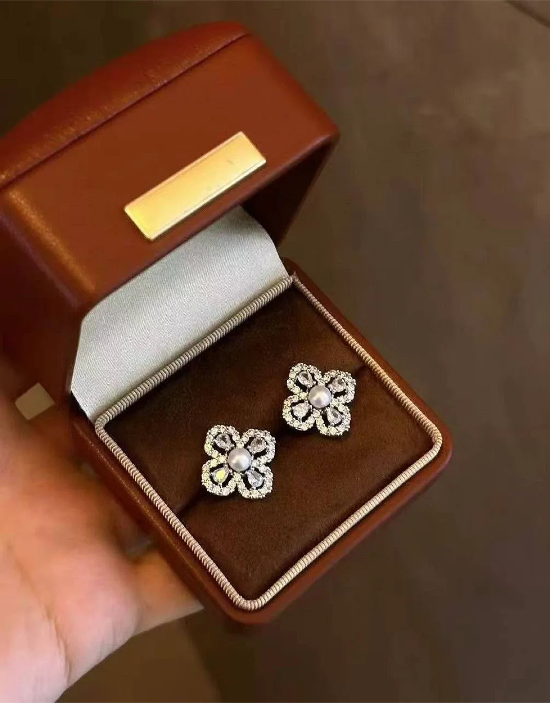 Flower Pearl Stud Earrings - New