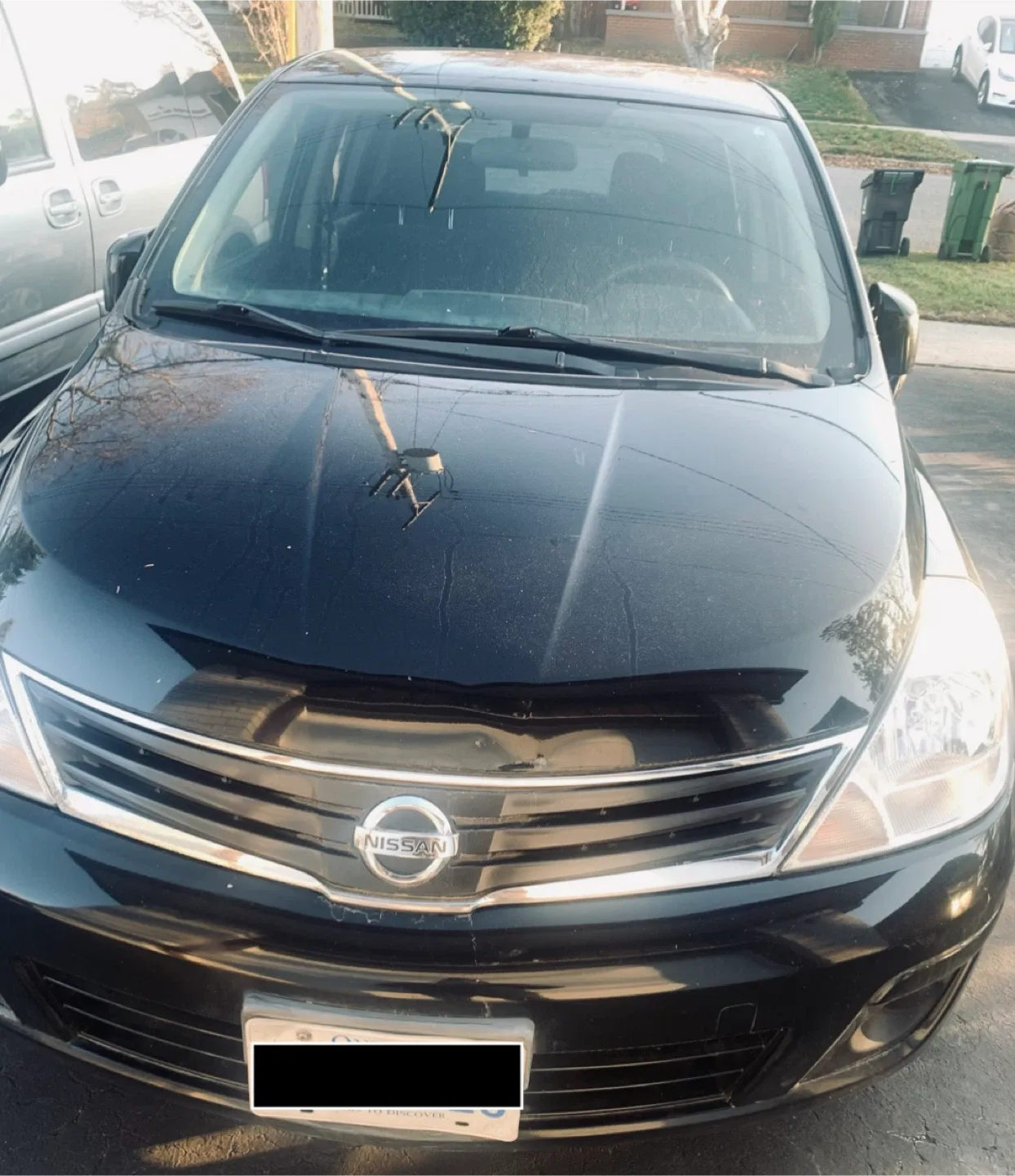 Nissan Versa - Black
