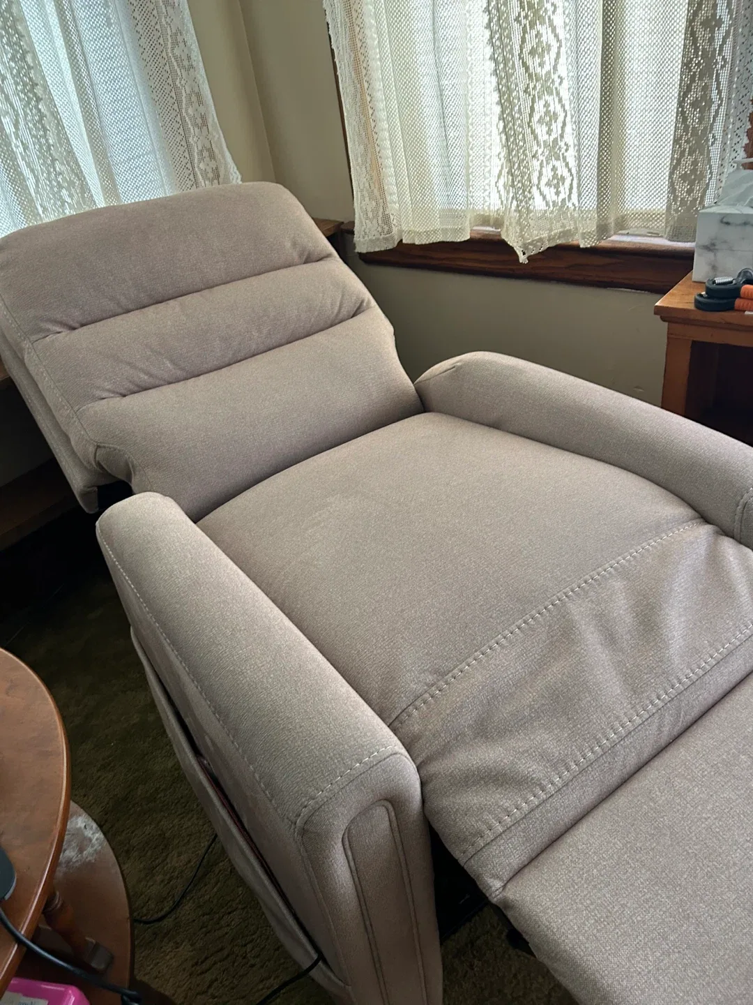 Electric chair that helps a person stand up