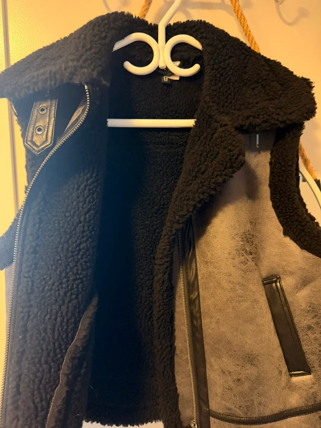 Shearling Vest - Grey & Black image indicator(2)