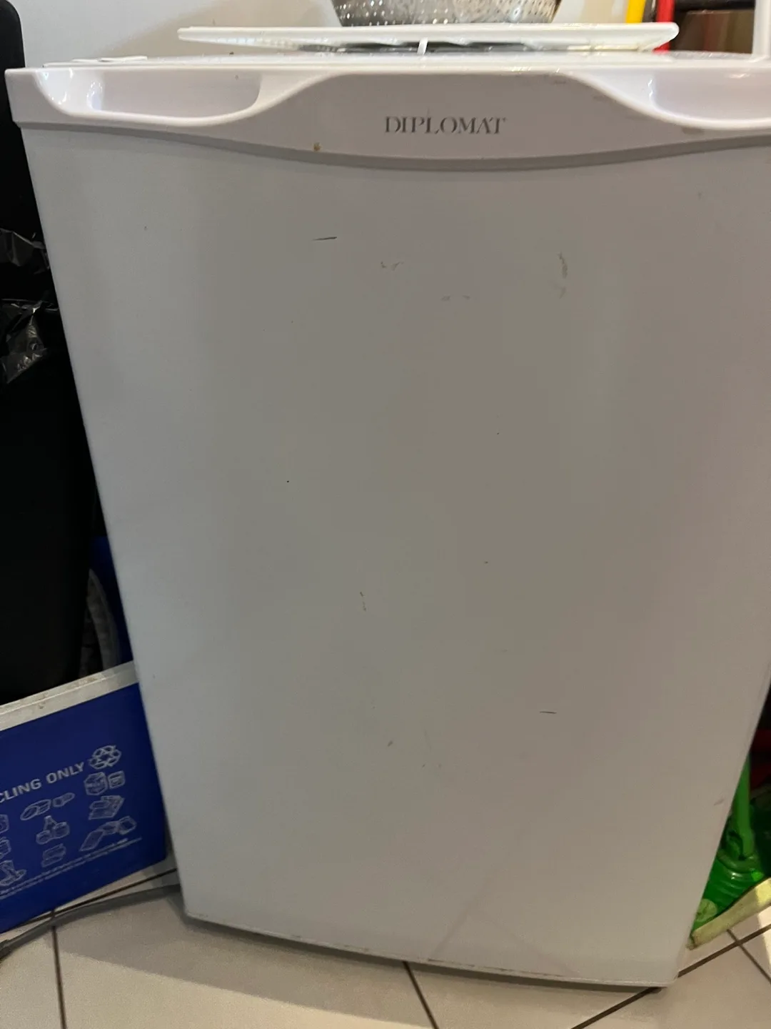 Diplomat Compact Refrigerator - White