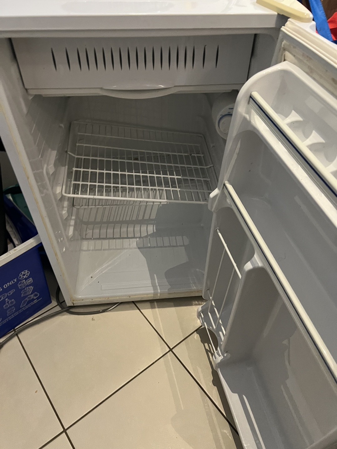 Diplomat Compact Refrigerator - White - photo 2
