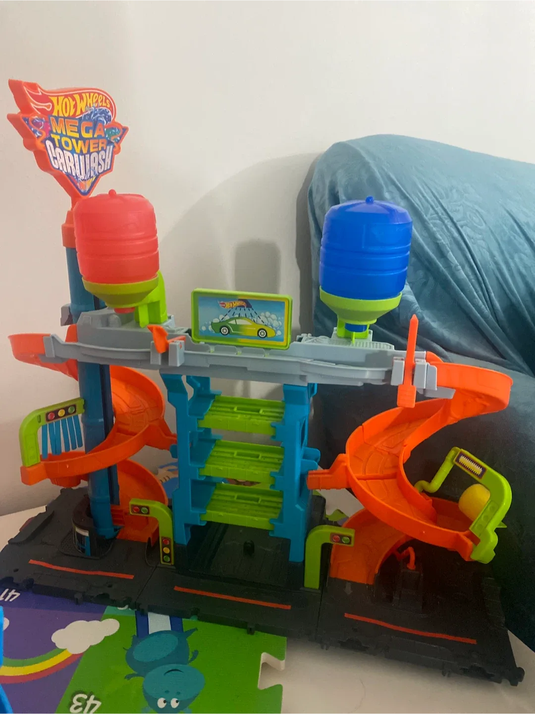 Hot Wheels Mega Tower Carwash Playset