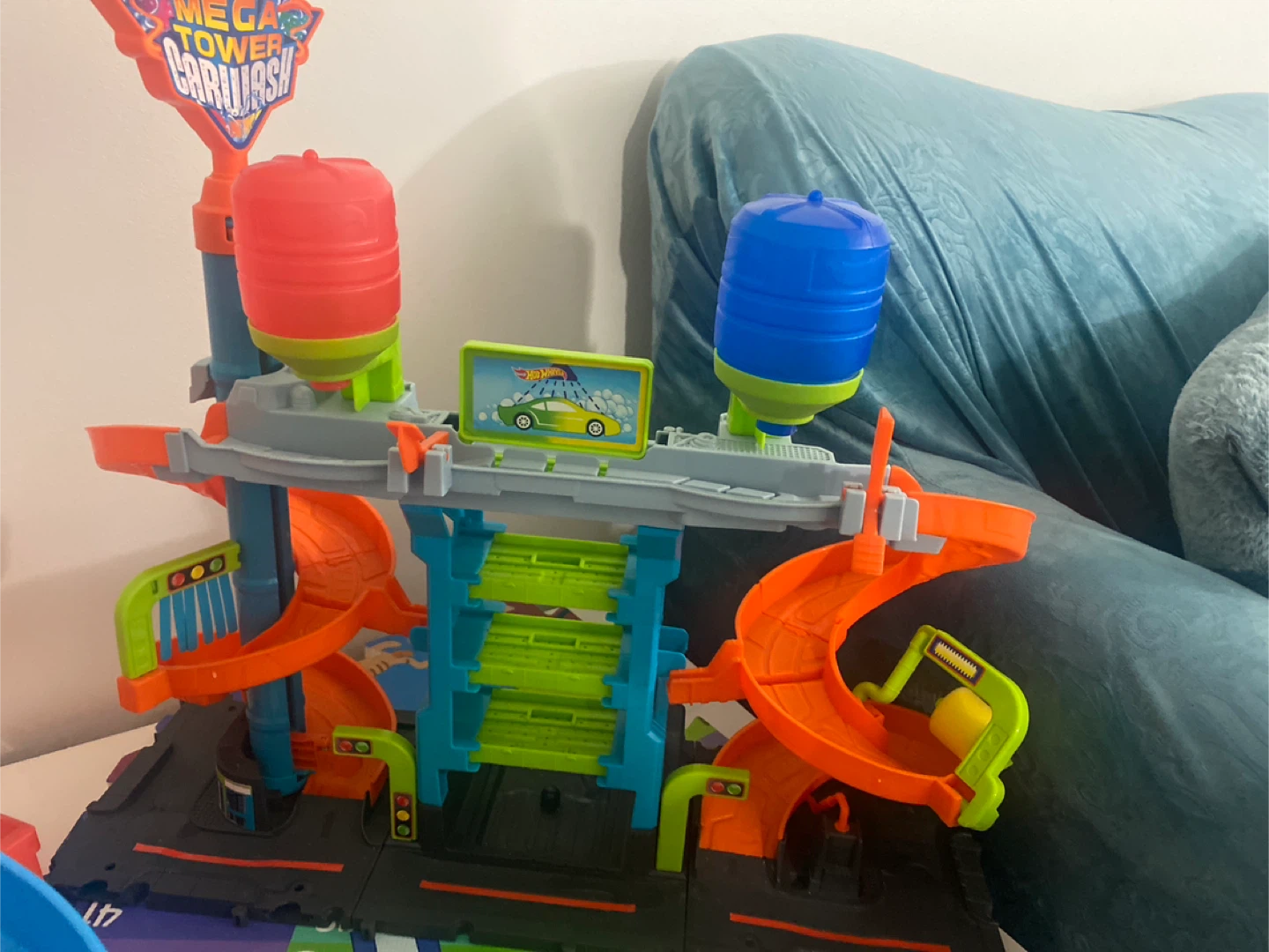 Hot Wheels Mega Tower Carwash Playset - photo 2