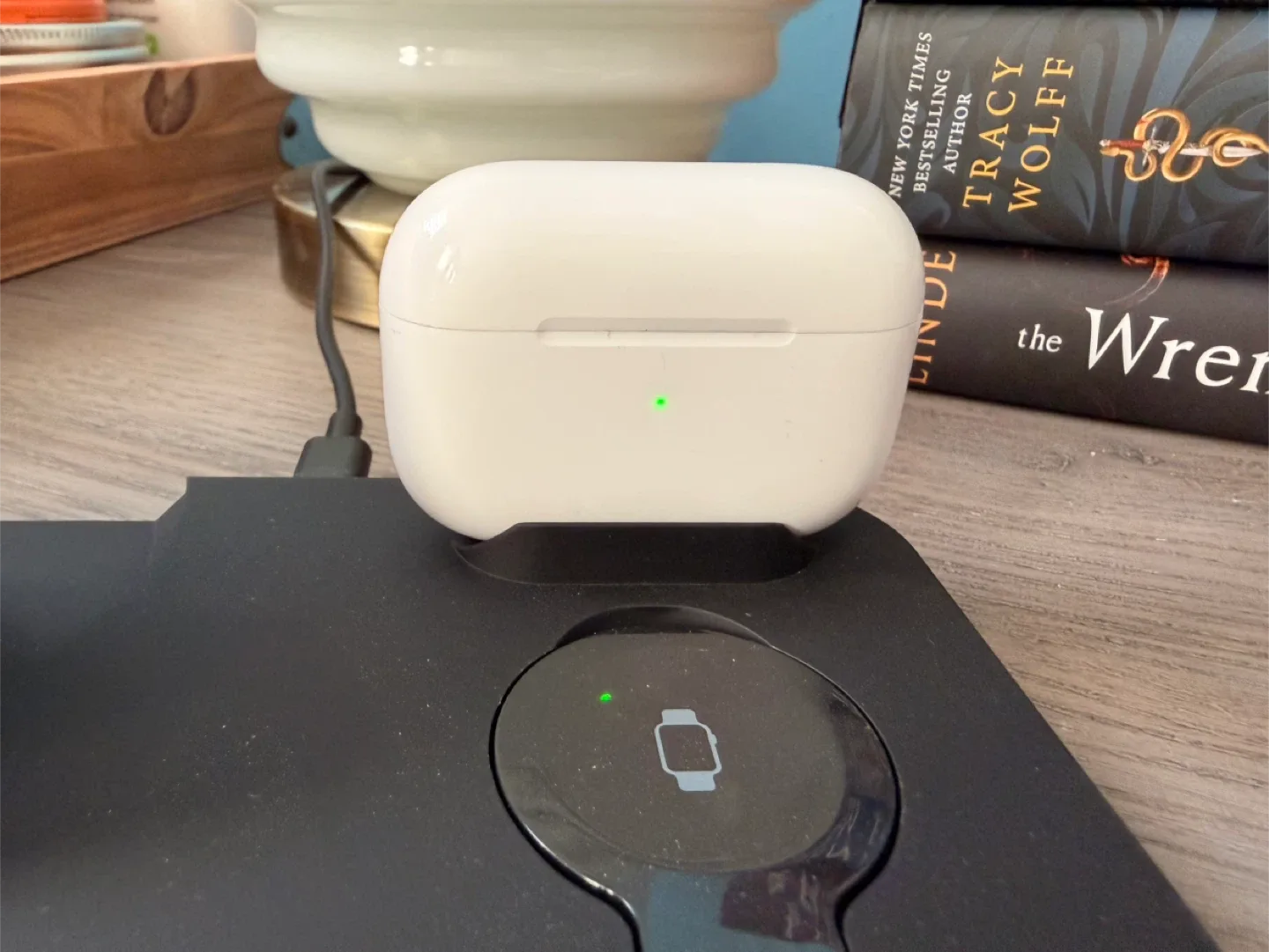 3 in 1 Apple Wireless Charging Station - Black image indicator(4)