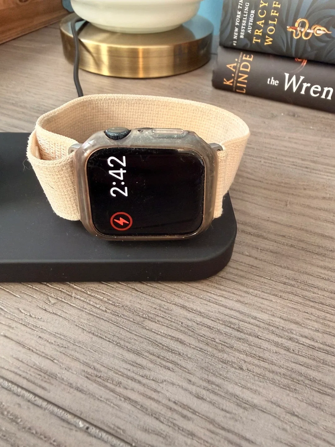 3 in 1 Apple Wireless Charging Station - Black image indicator(5)