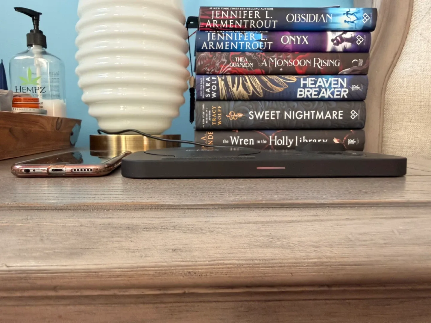 3 in 1 Apple Wireless Charging Station - Black image indicator(6)