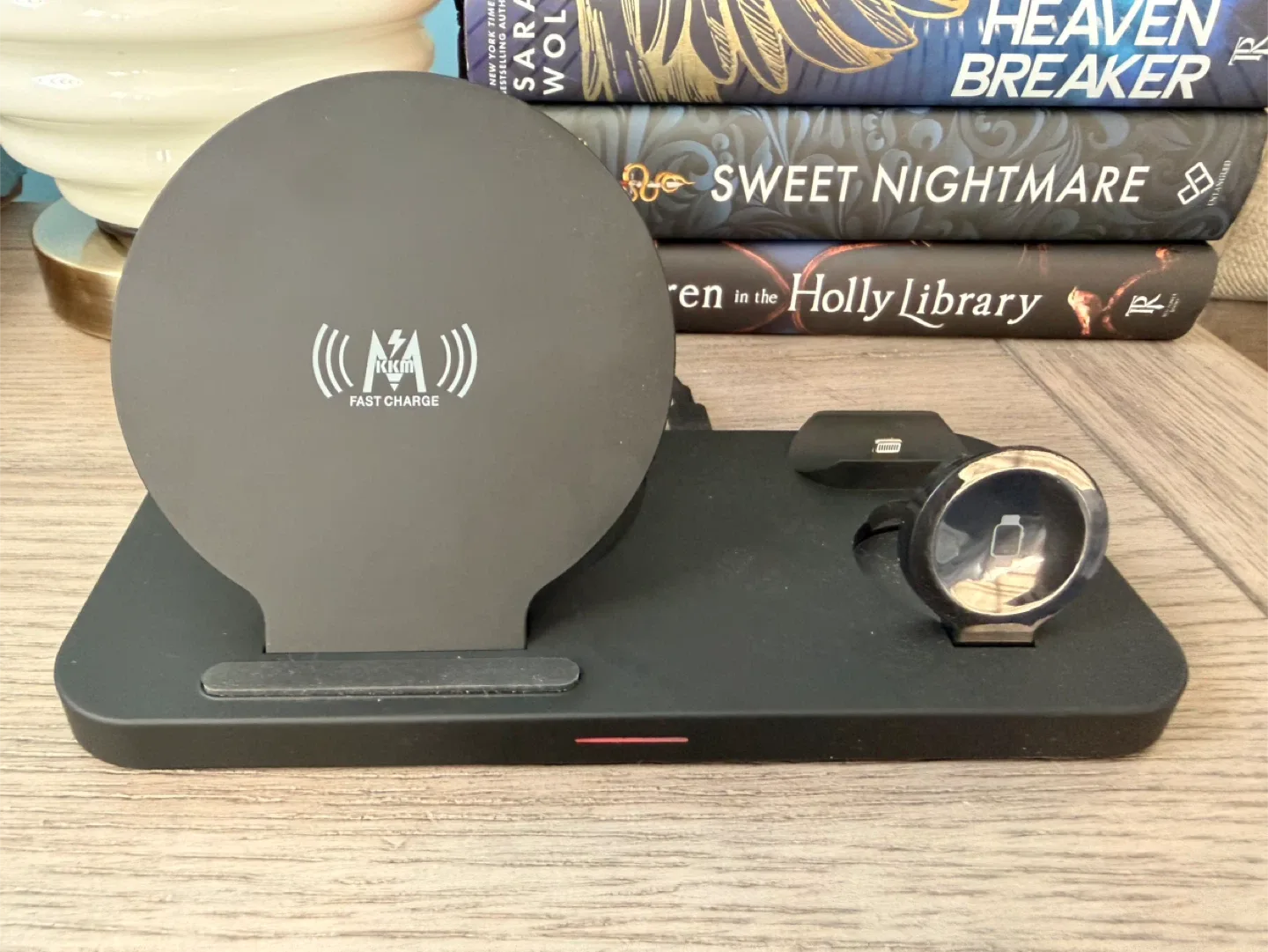 3 in 1 Apple Wireless Charging Station - Black image indicator(3)