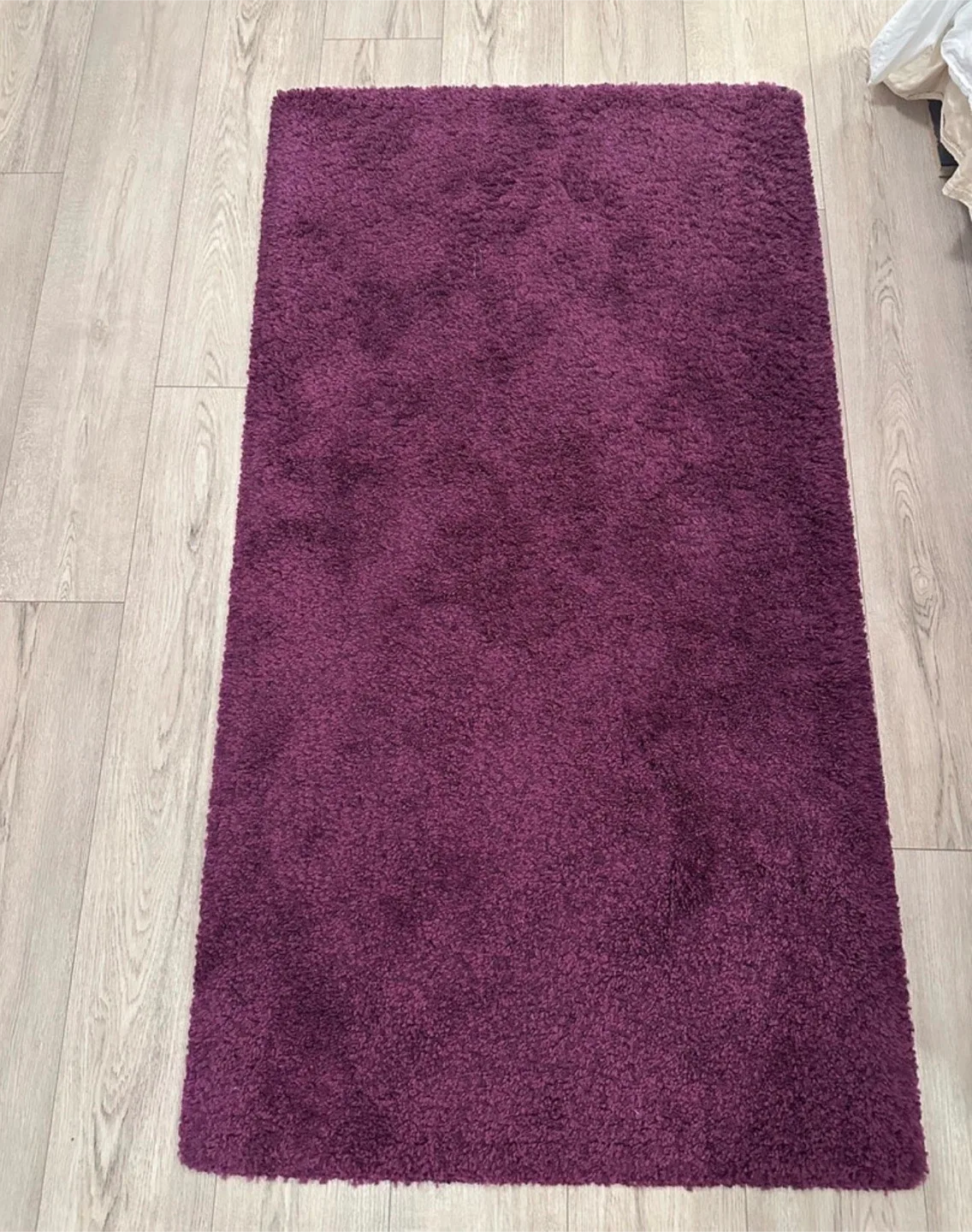 Red and Green Purple Carpets image indicator(2)