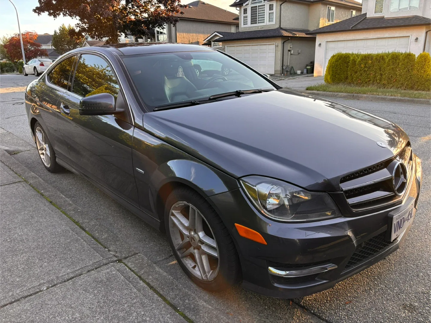 Mercedes-Benz C-Class Coupe image indicator(4)