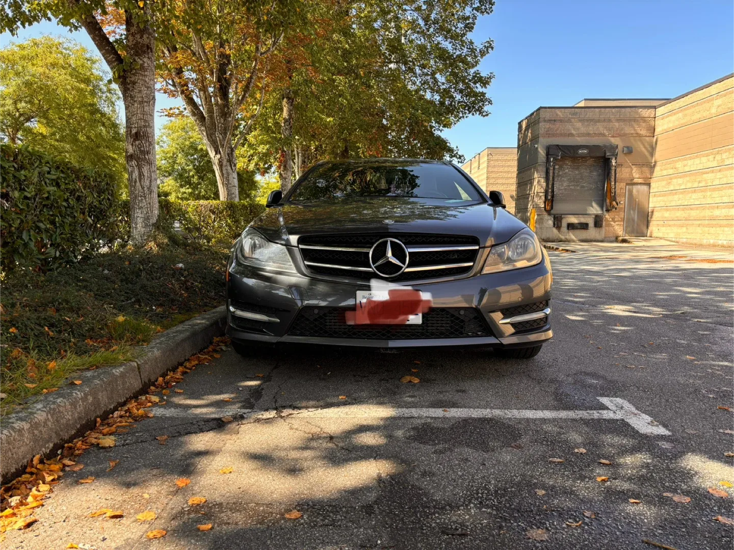 Mercedes-Benz C-Class Coupe image indicator(3)