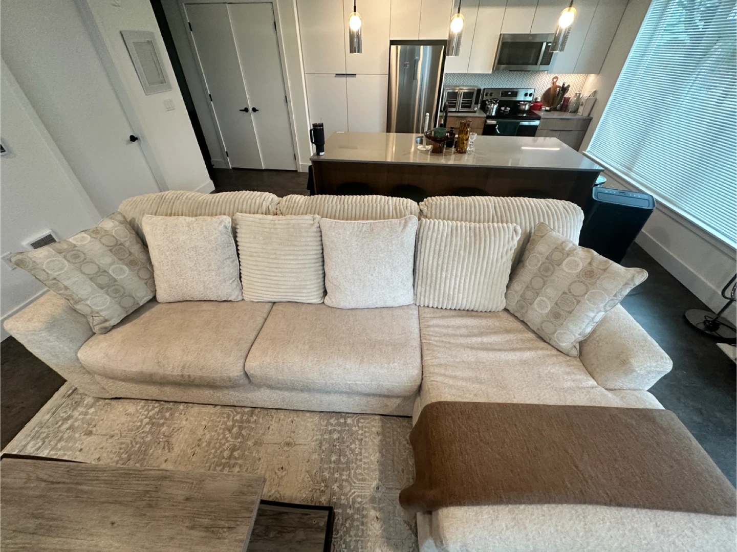Beige Sectional Sofa w/ 6 Pillows