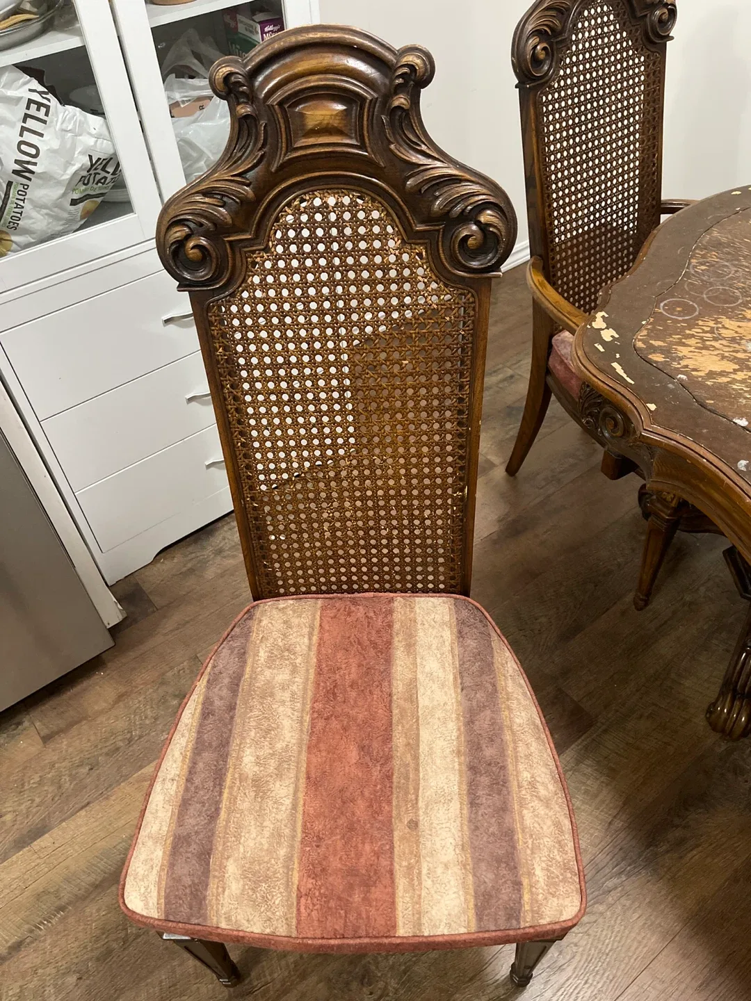 Vintage Dining Table with 6 Chairs image indicator(2)