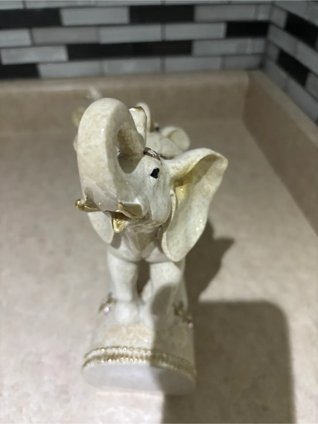 Elephant Figurine image indicator(3)