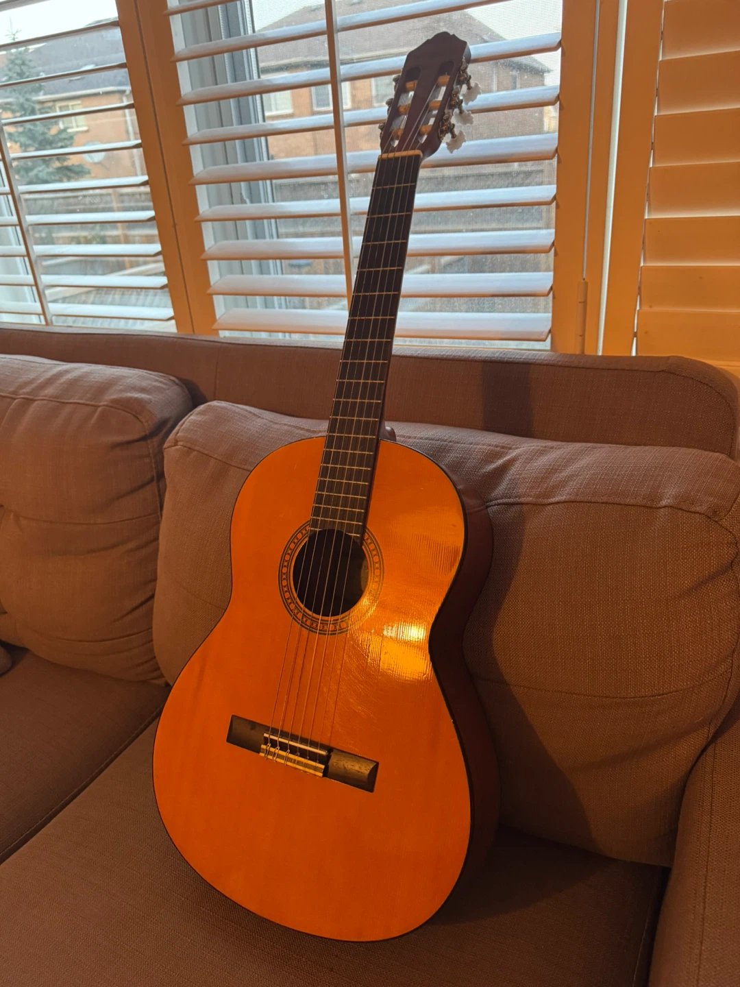 YAMAHA Acoustic Guitar - photo 4