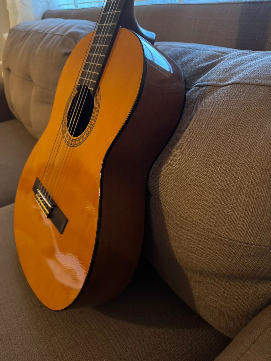 YAMAHA Acoustic Guitar - photo 2