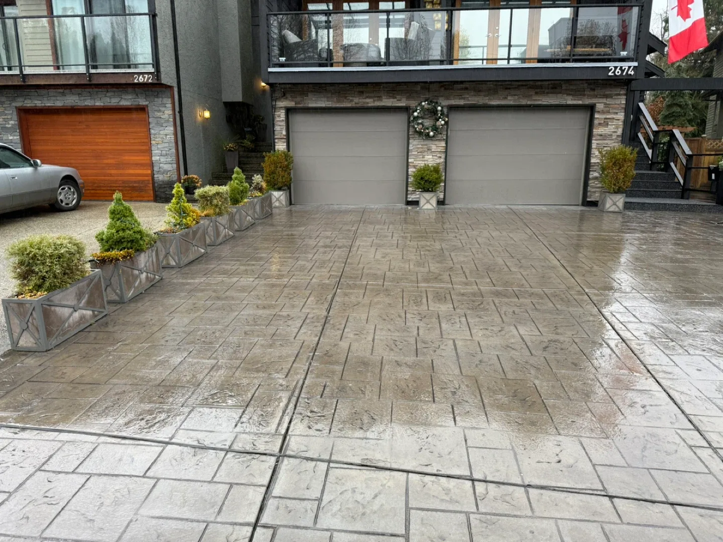 Concrete flower pots. Metal framed. image indicator(3)