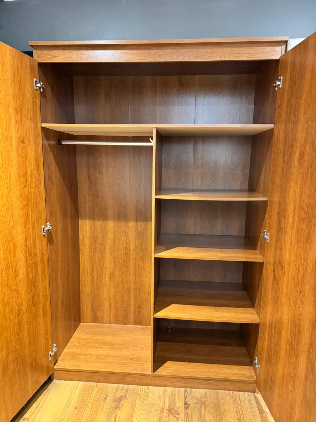 Sturdy Massive Wooden Wardrobe with Shelves - photo 4