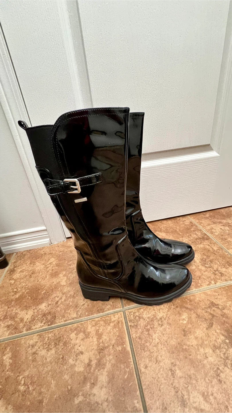 Rockport rain boots size 8.5