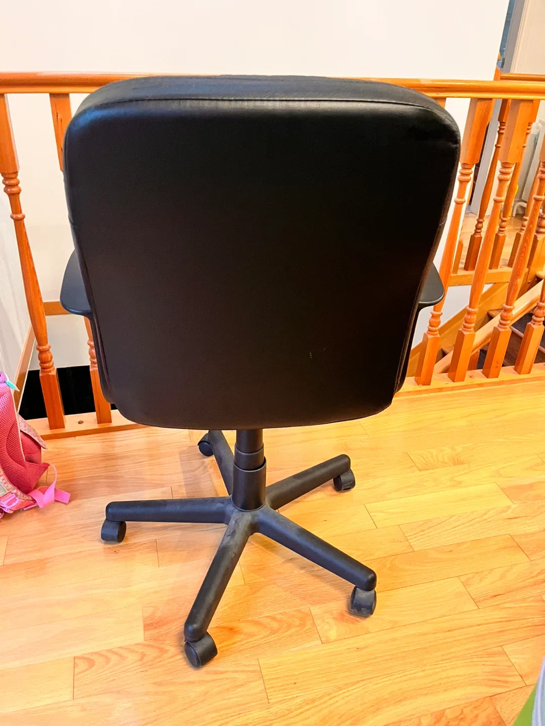 Leather Swivel Office Chair. Adjustable height.