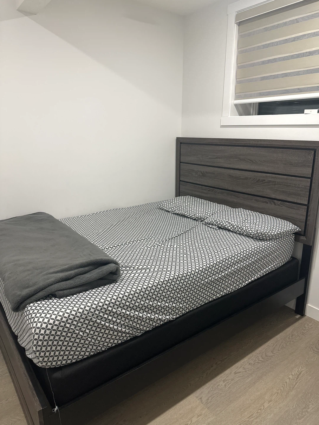 Queen Size Bed Frame - photo 3