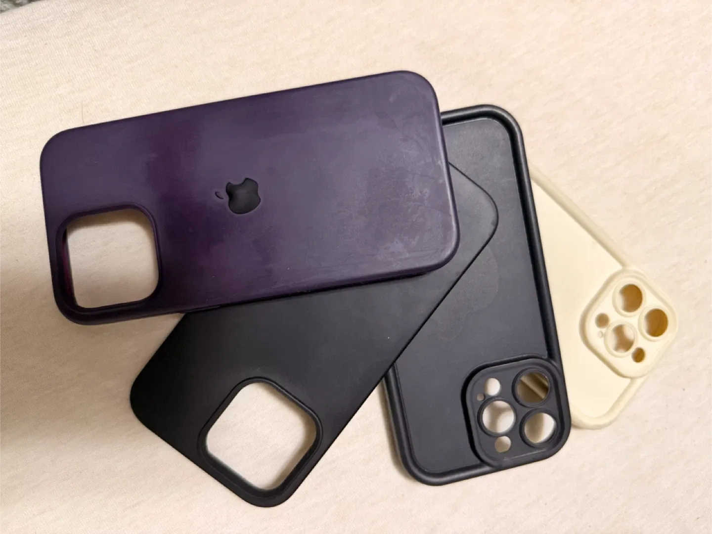 iPhone 15 Pro Max with Cases - Assorted Colours image indicator(4)