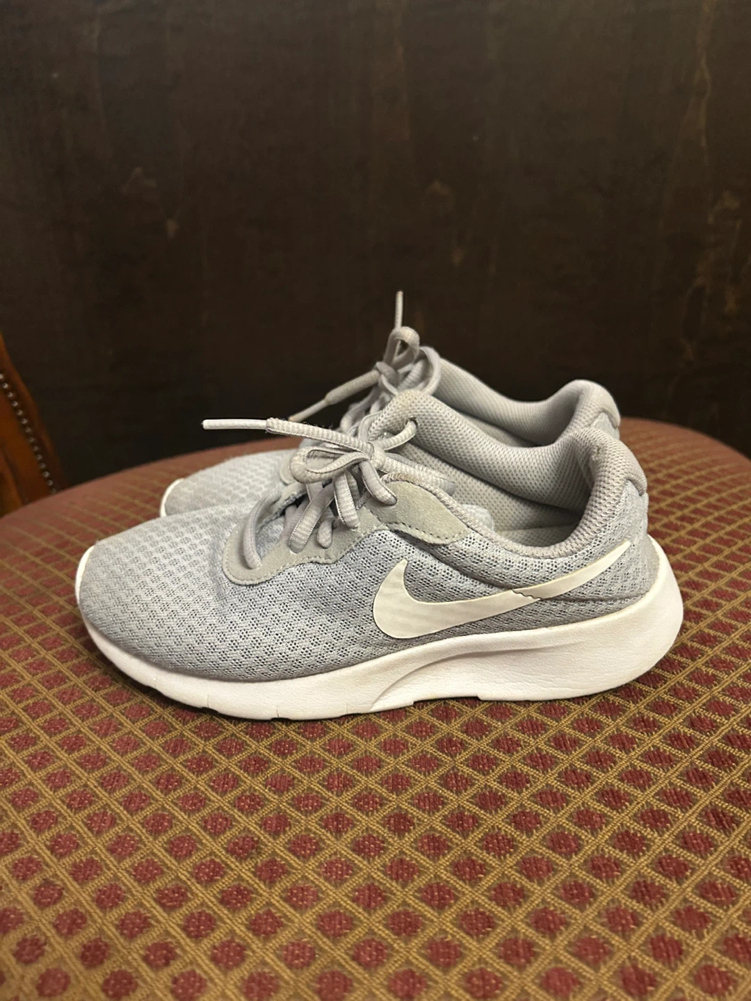 Nike Tanjun Grey Running Shoes size 1 unisex - photo 5
