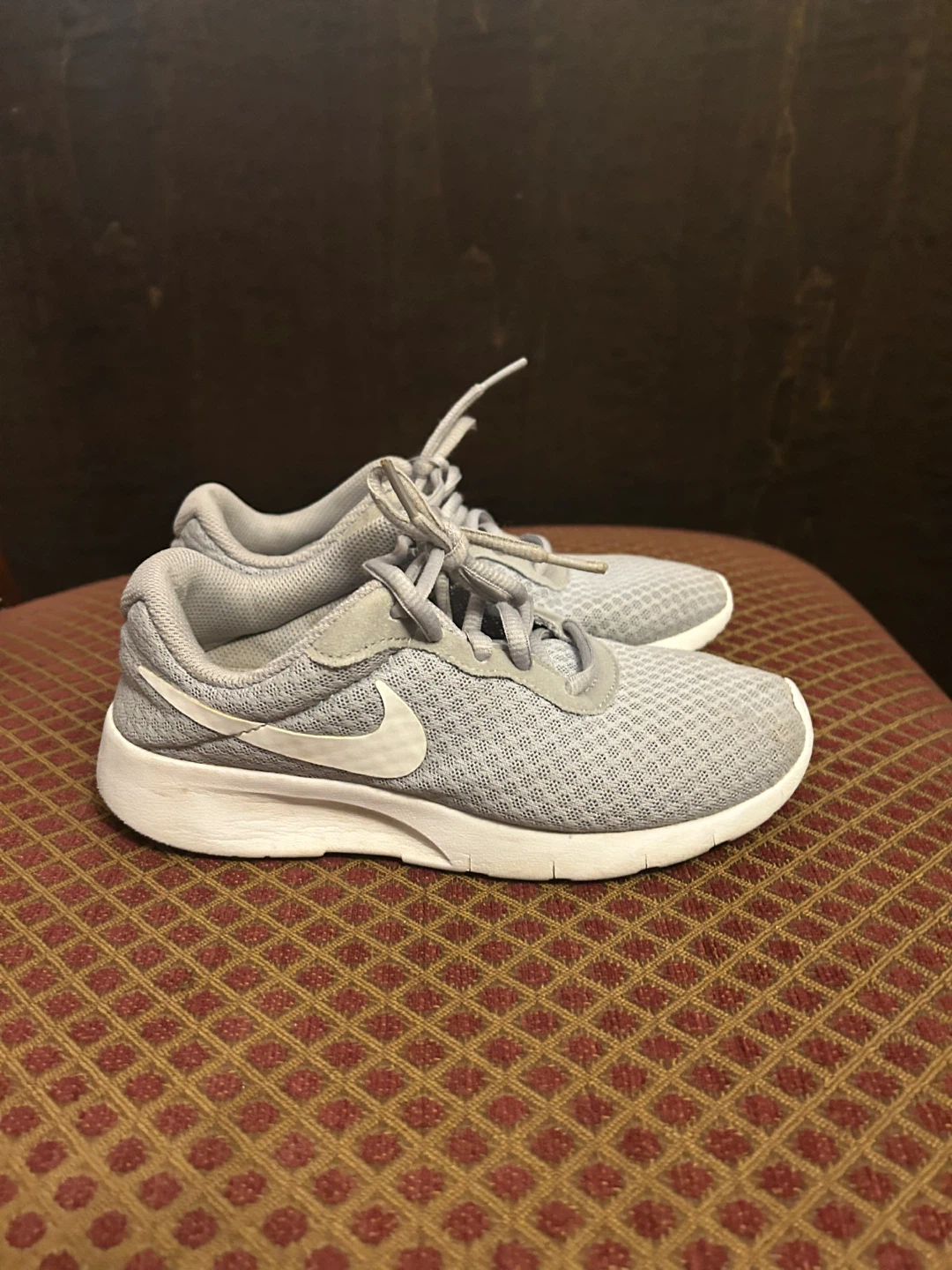 Nike Tanjun Grey Running Shoes size 1 unisex - photo 3