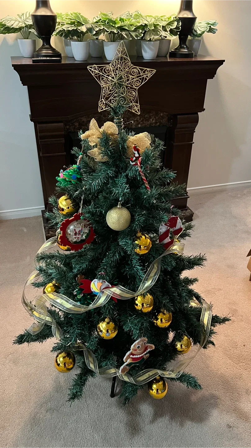 Christmas tree 5 ft tall image indicator(5)