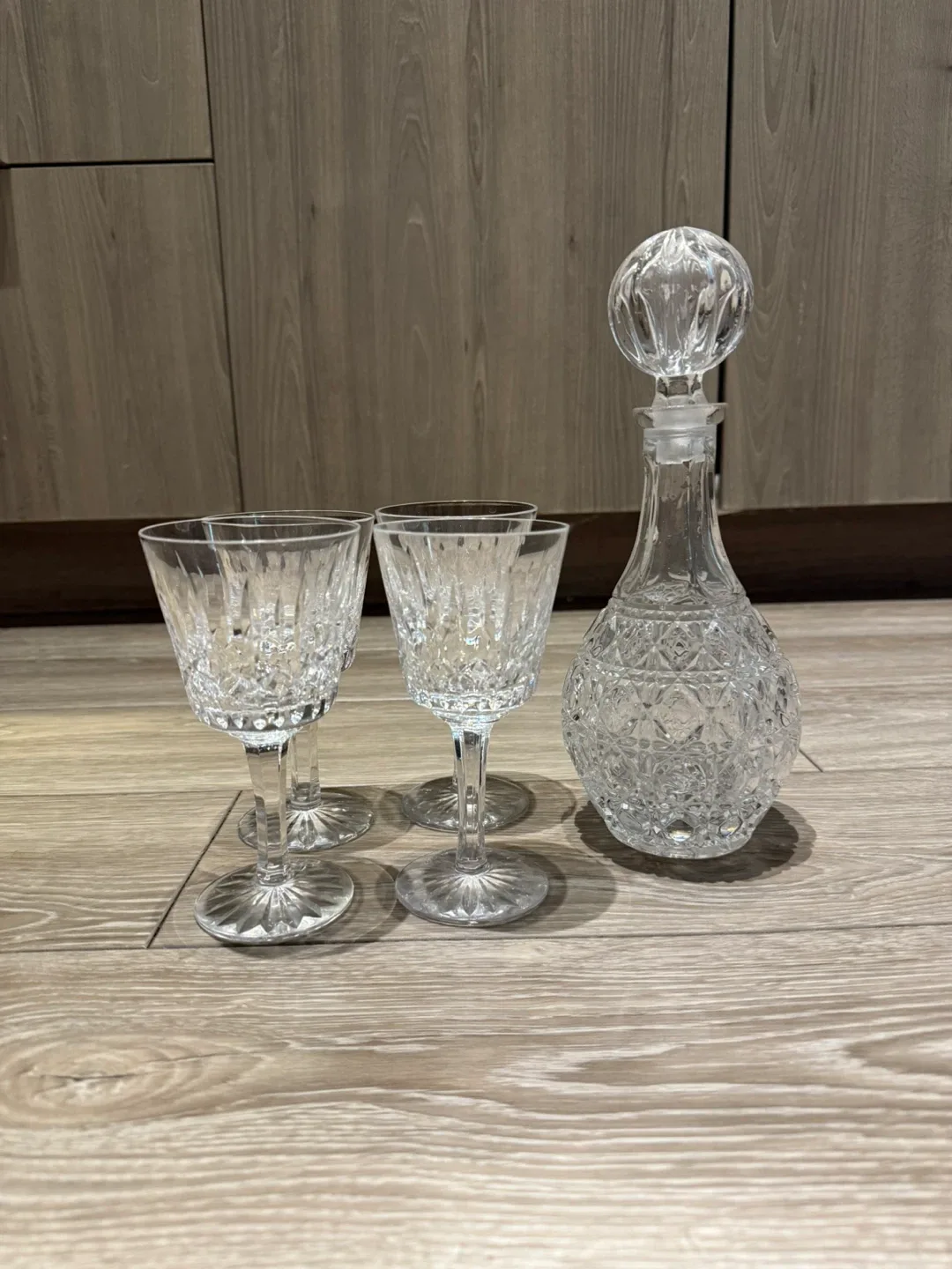 Vintage Crystal Decanter Set – Decanter + 4 Wine Glasses