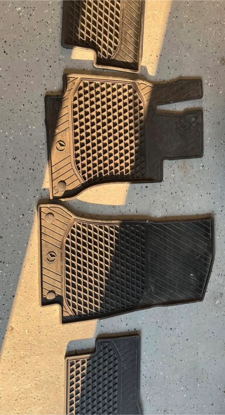 Mercedes-Benz Winter Floor Mats - Black image indicator(2)
