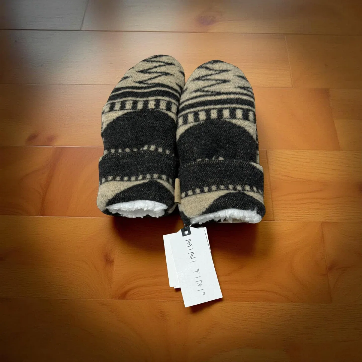 MINI TIPI “Weaver” Mittens – Brand New (With Tags)