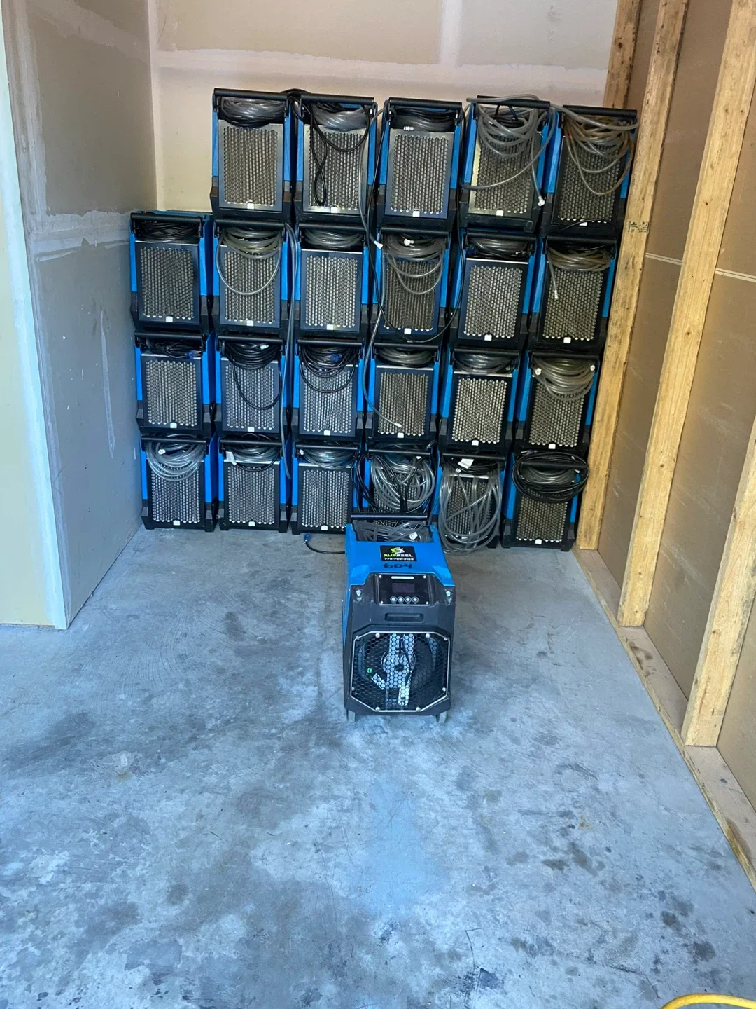 Restoration  equipment dehumidifiers and fans image indicator(7)