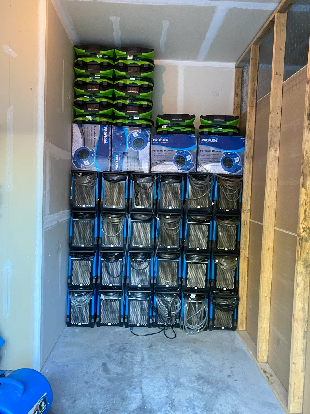 Restoration  equipment dehumidifiers and fans image indicator(10)