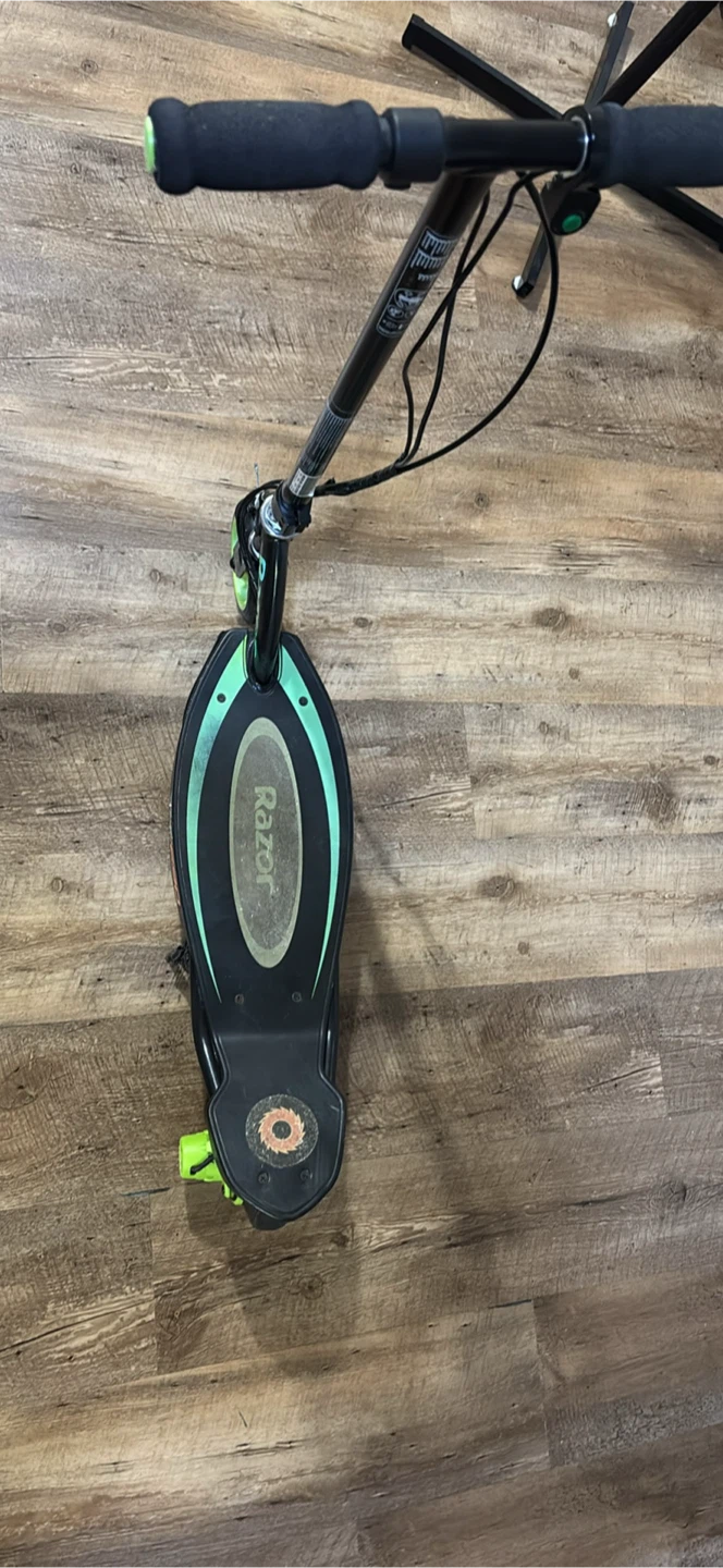 Razor E100 Electric Scooter - Black & Green - photo 3