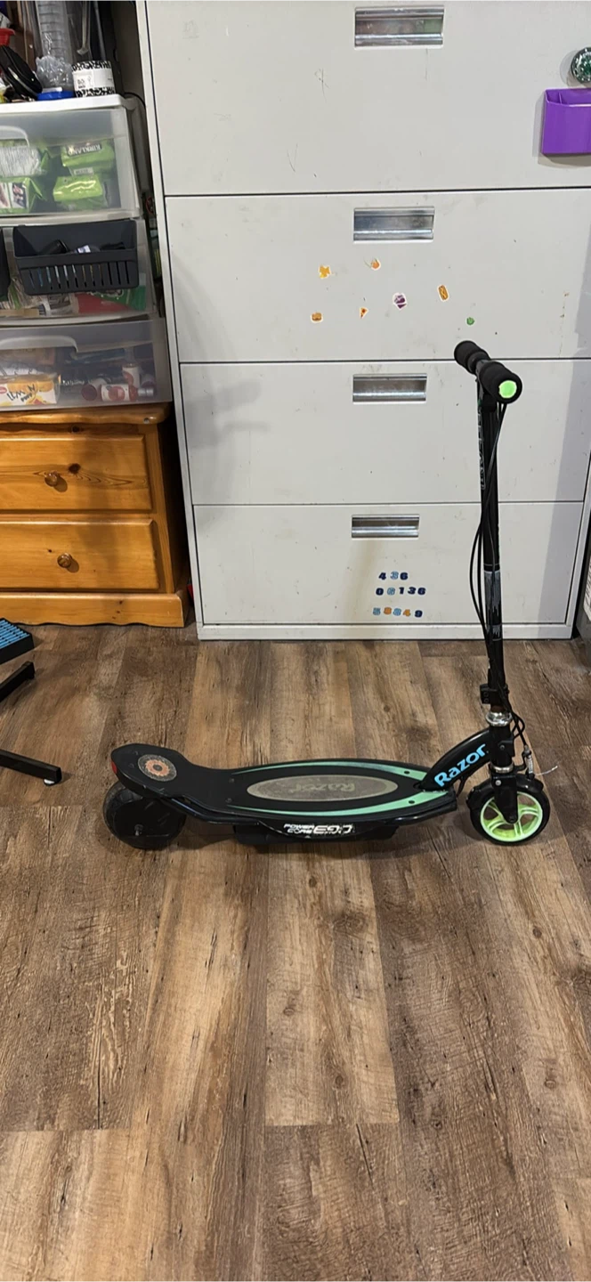 Razor E100 Electric Scooter - Black & Green - photo 5