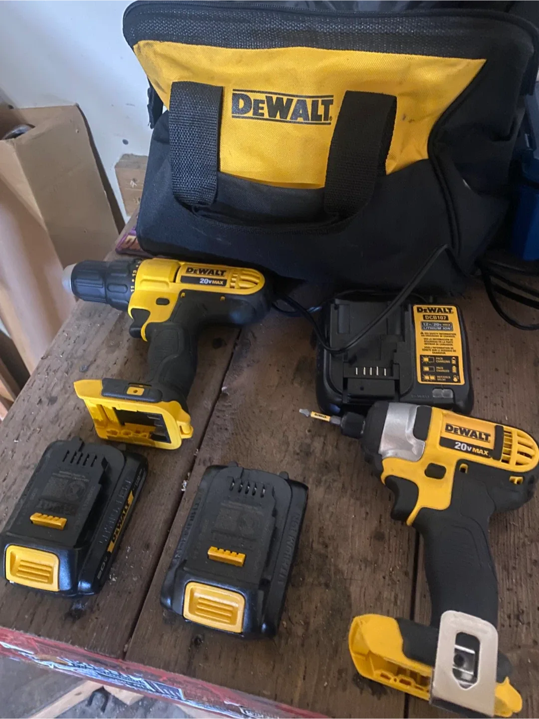 DeWalt 20V MAX Cordless Drill & Impact Driver Kit