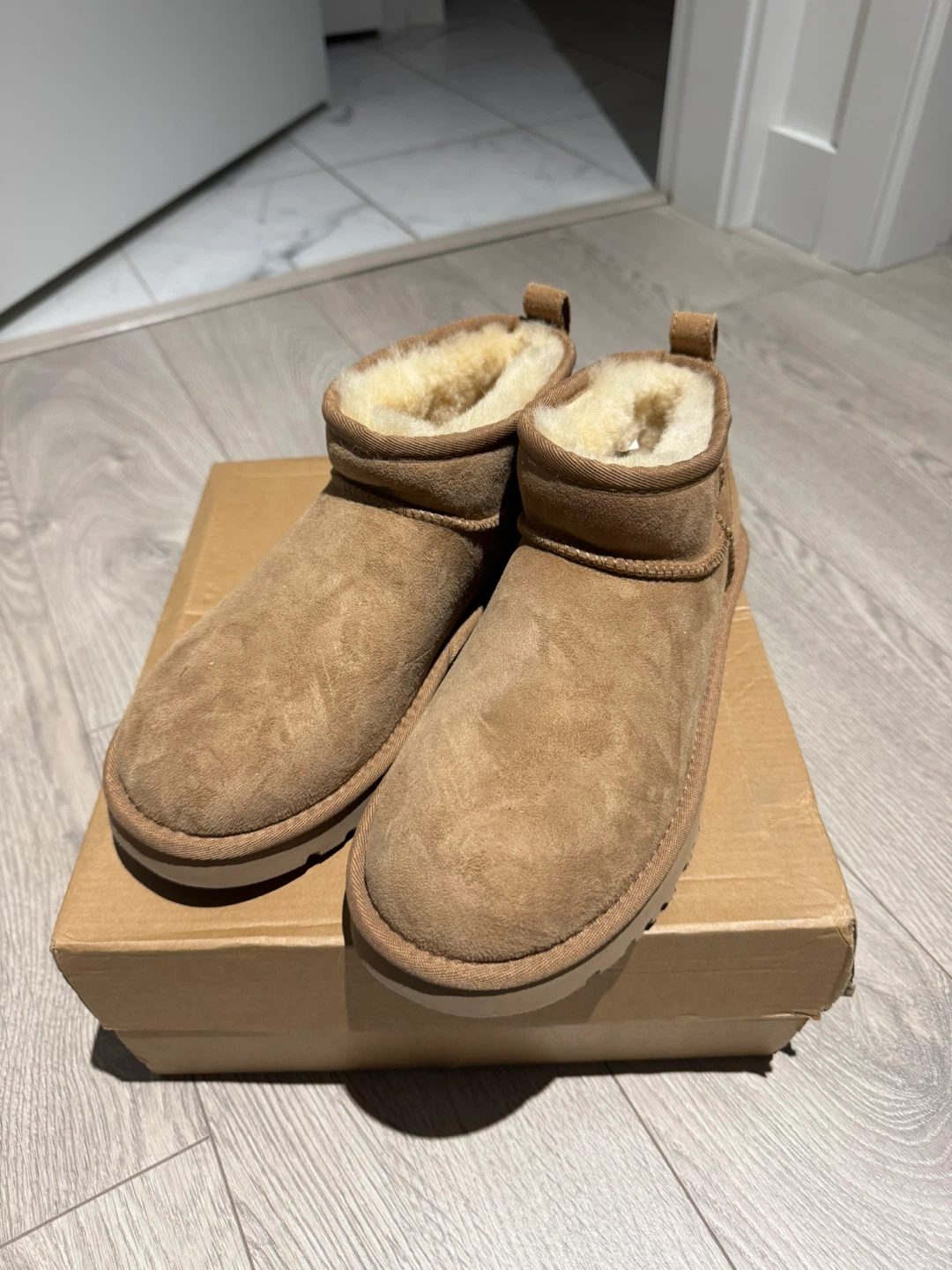 UGG W Tazz Slipper - Chestnut - Size 7 (Like New!)