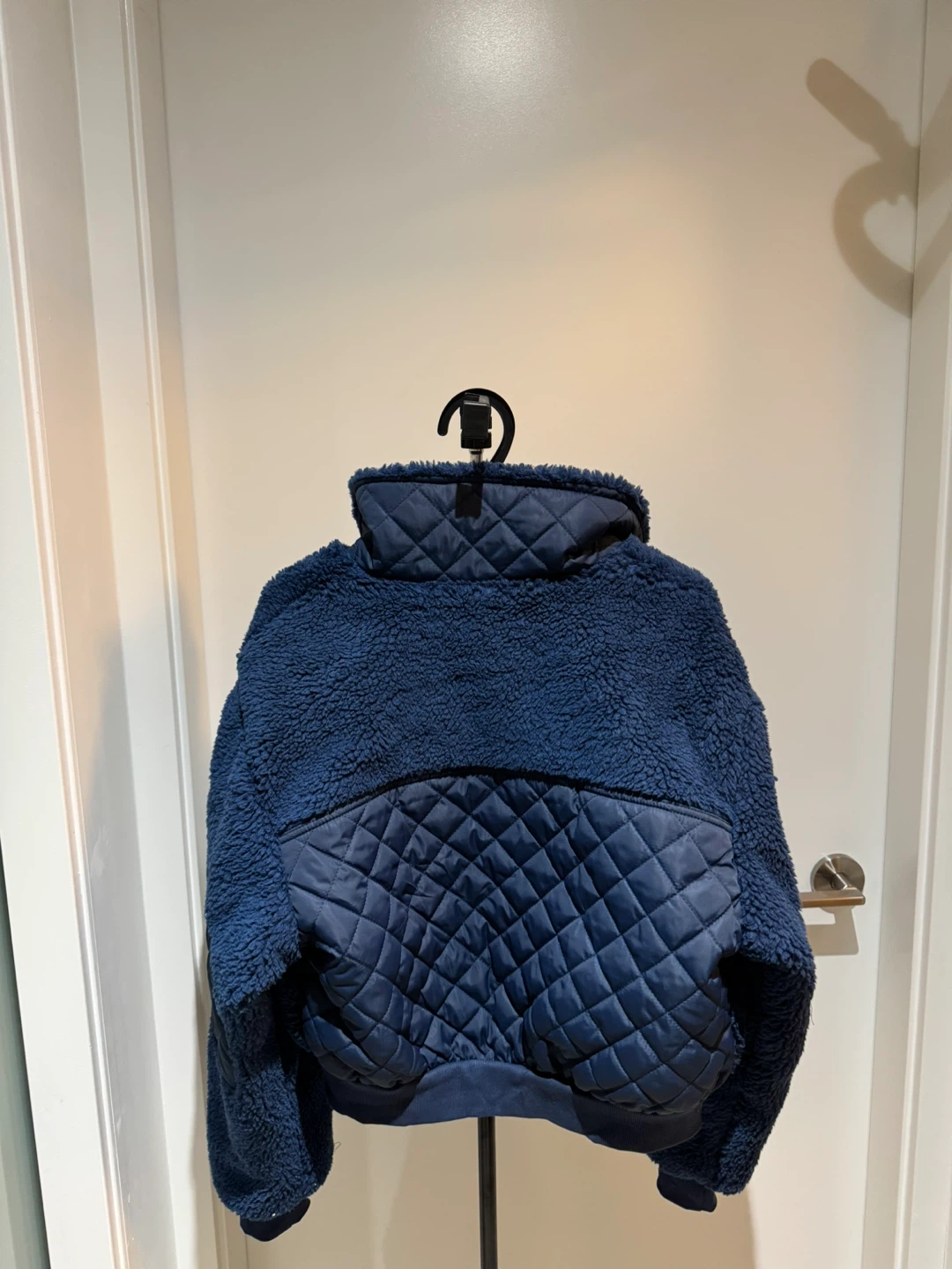 ALO Sherpa Jacket - Size Medium - photo 4