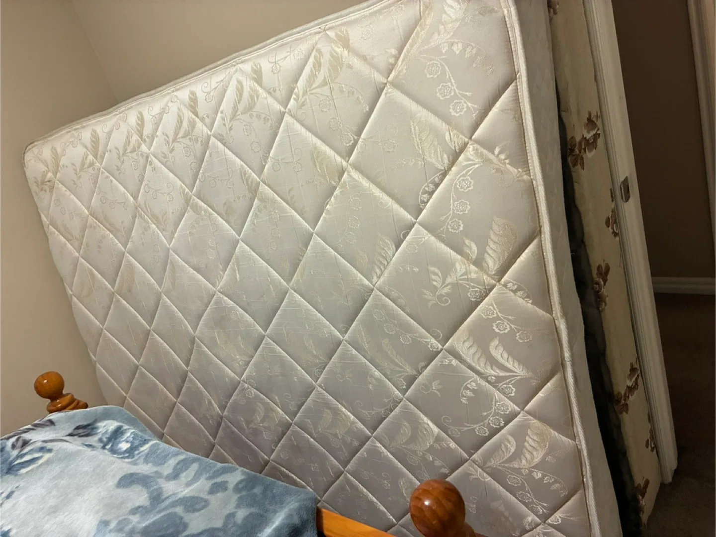 Queen mattress and box