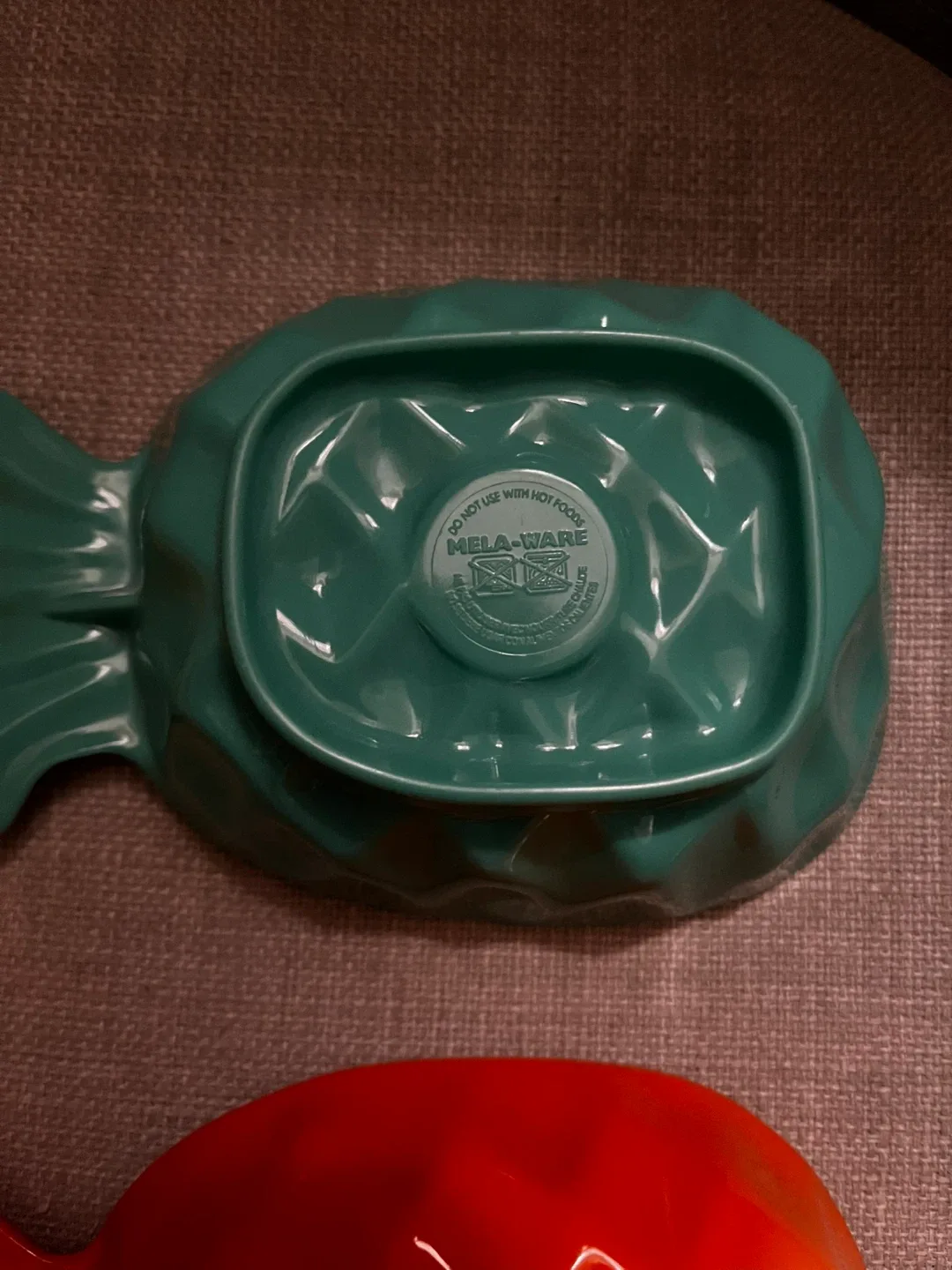 Mela-Ware Pineapple Dishes - Set of 3 image indicator(3)