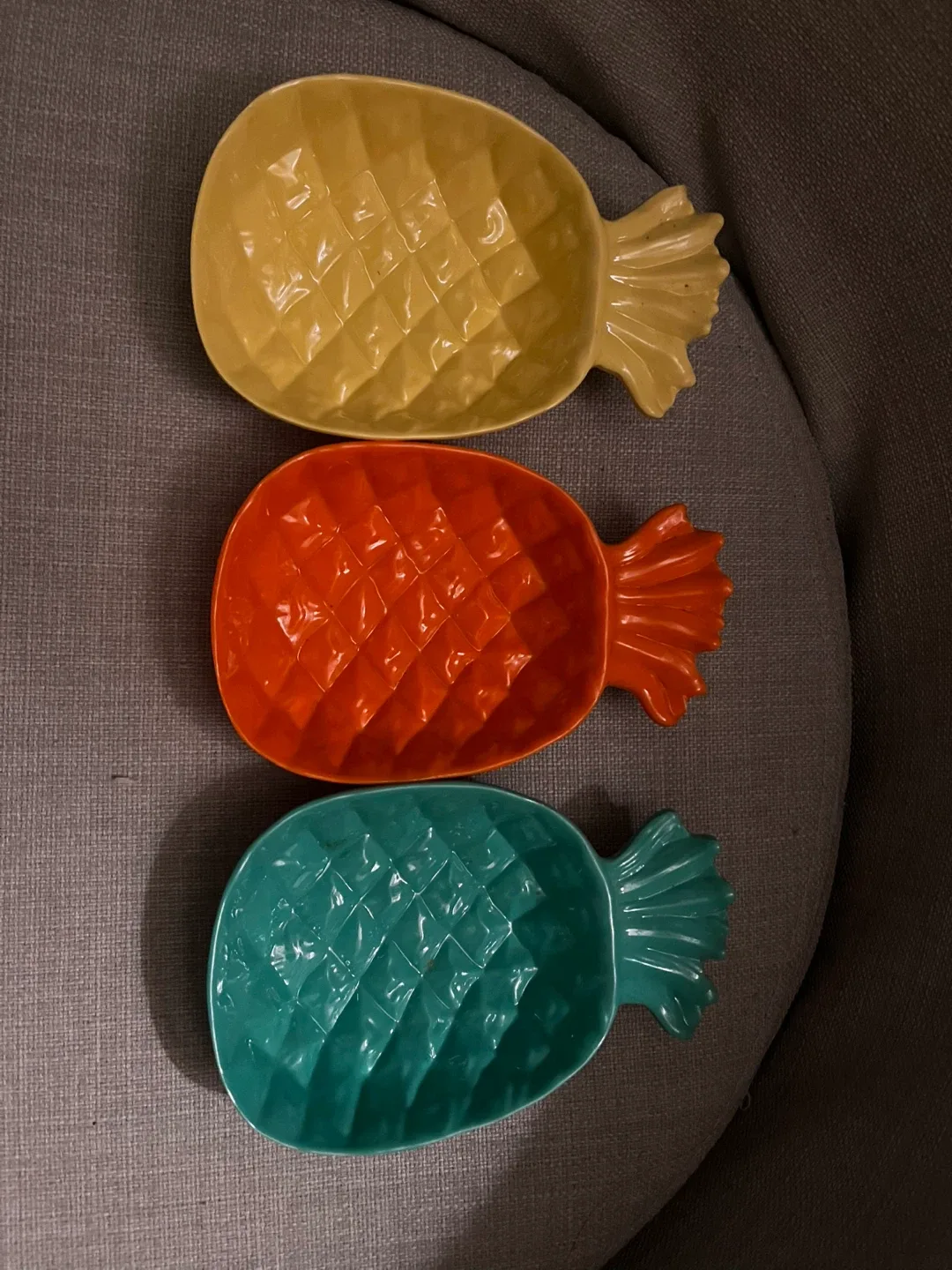 Mela-Ware Pineapple Dishes - Set of 3 image indicator(2)