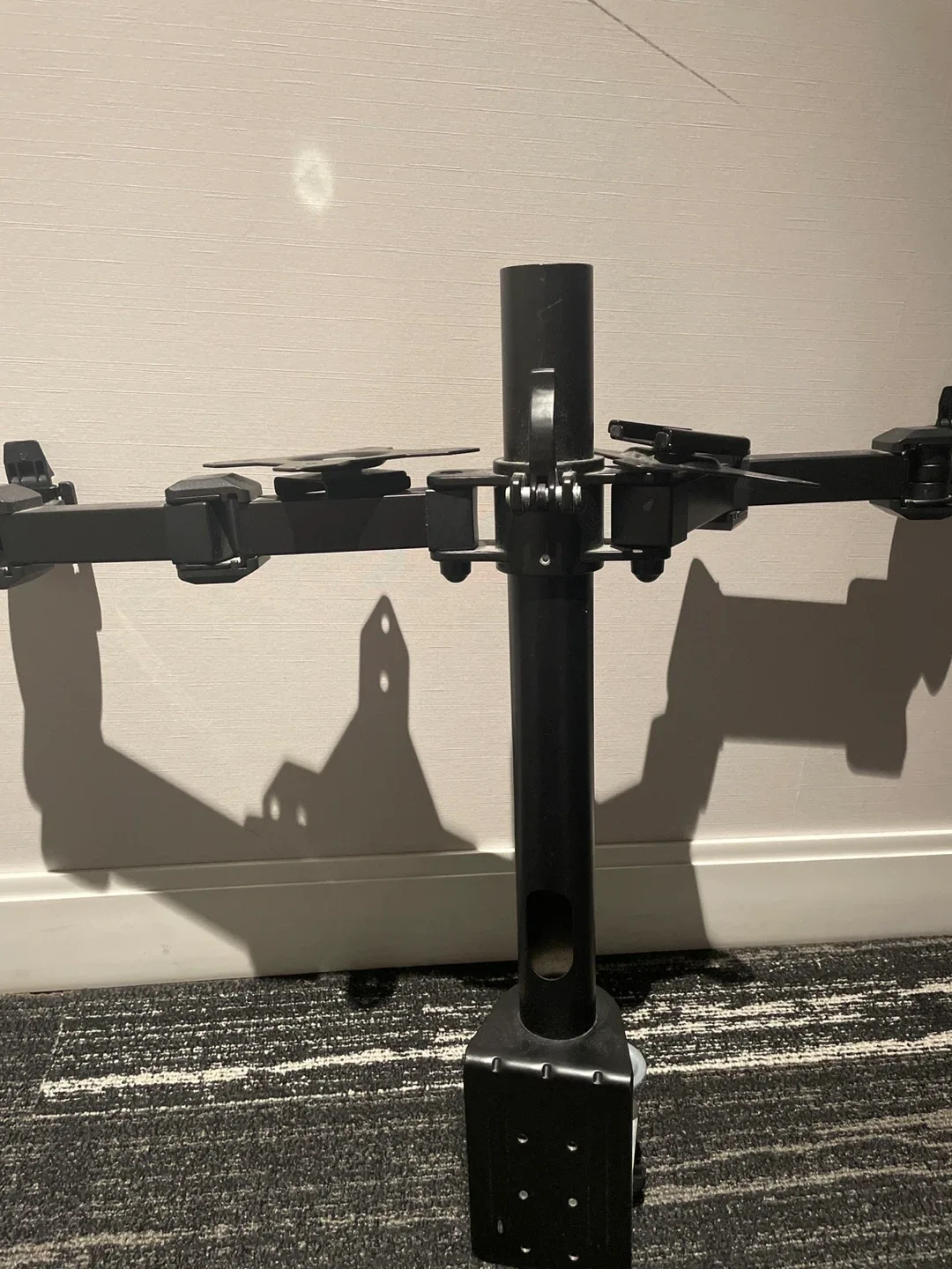 Amazon Basics Dual Monitor Desk Mount image indicator(2)