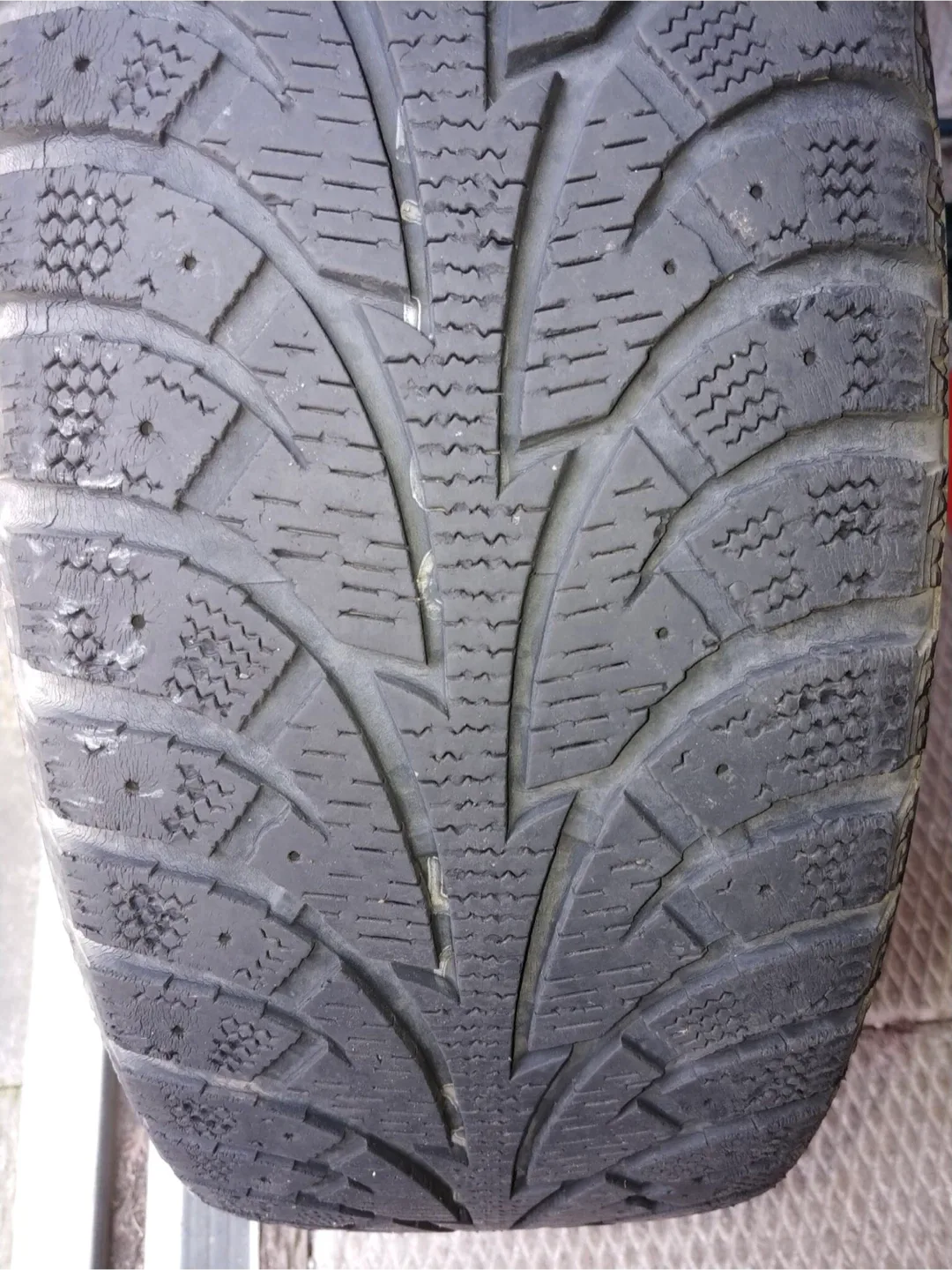 Total 8 pcs, 4 Winter tires on steel rims and image indicator(3)