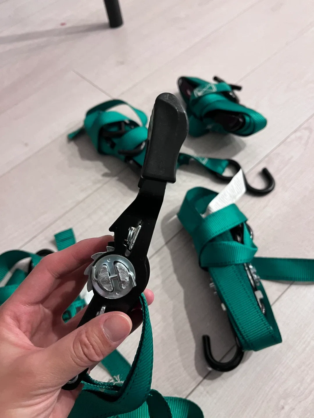 MotoMaster Ratchet Tie Downs image indicator(3)