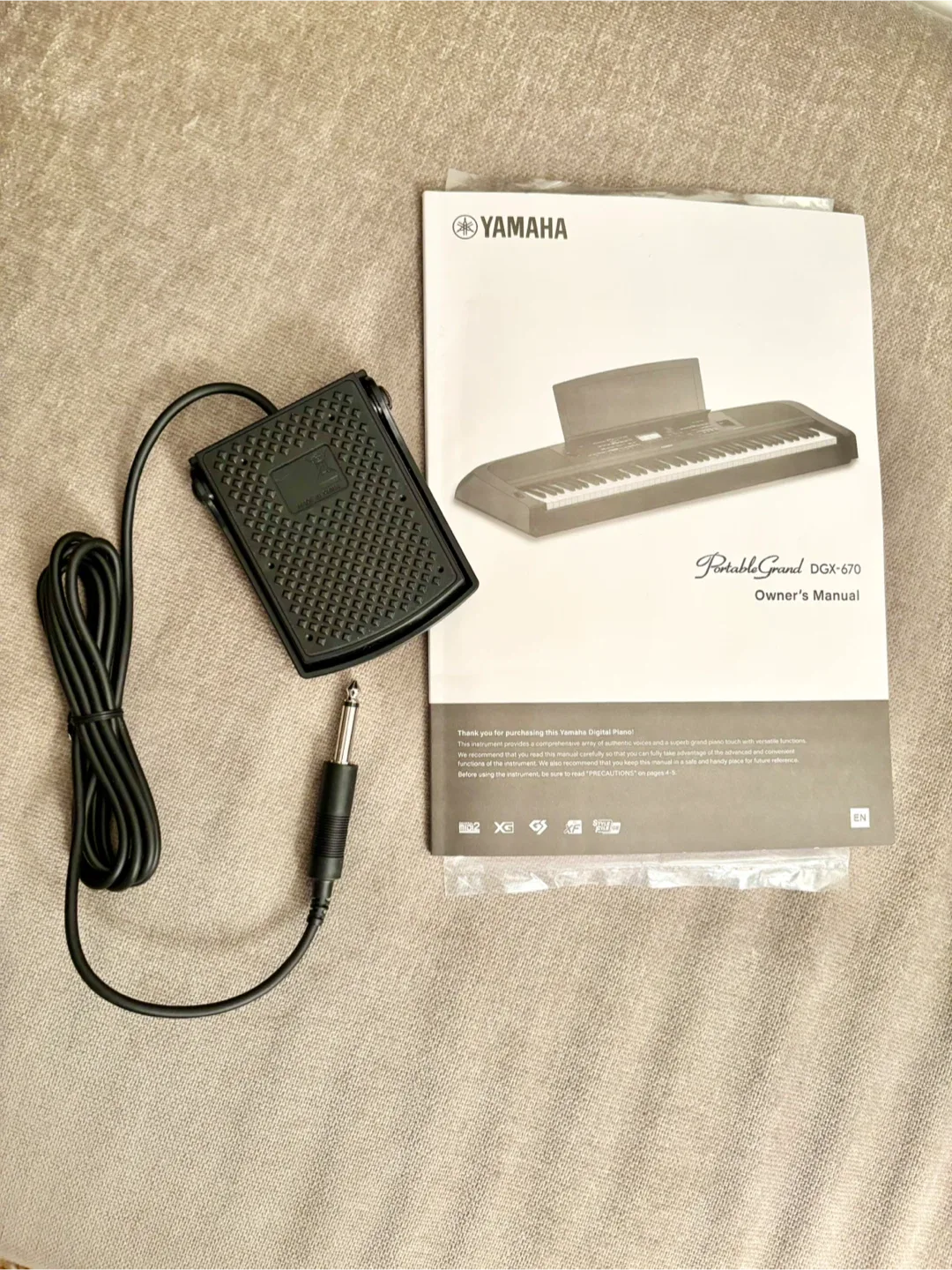 Yamaha DGX-670 Digital Piano - White image indicator(9)