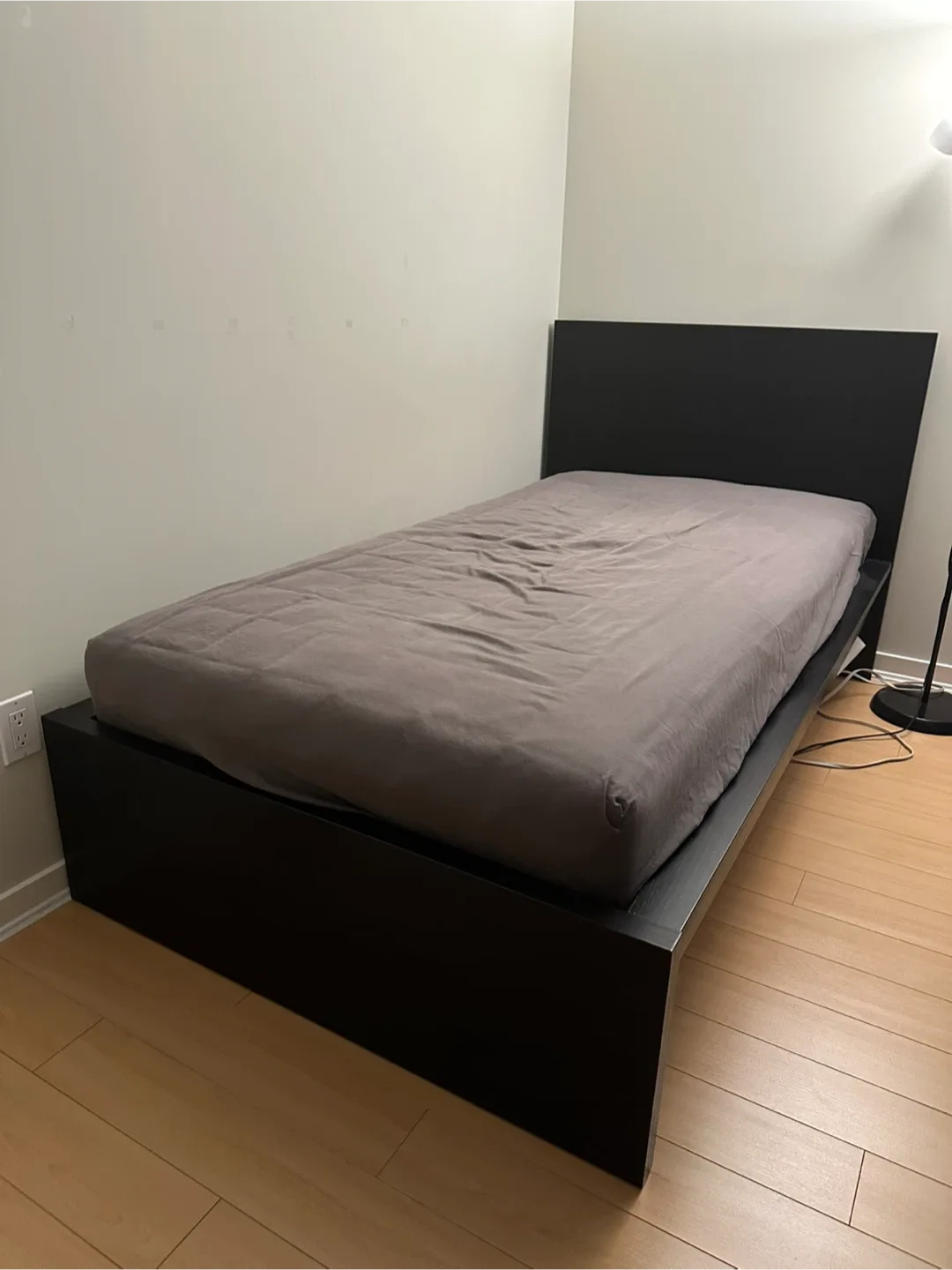 IKEA MALM Bed Frame and Mattress image indicator(2)
