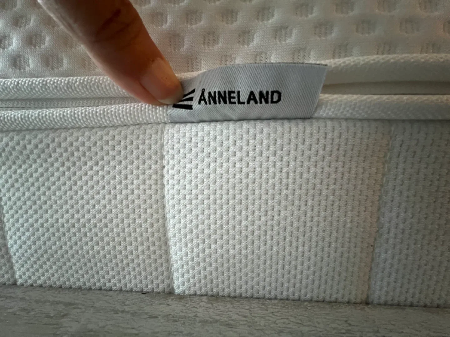 Ashley bed Frame + Bedbox + ÄNNELAND Mattress image indicator(4)
