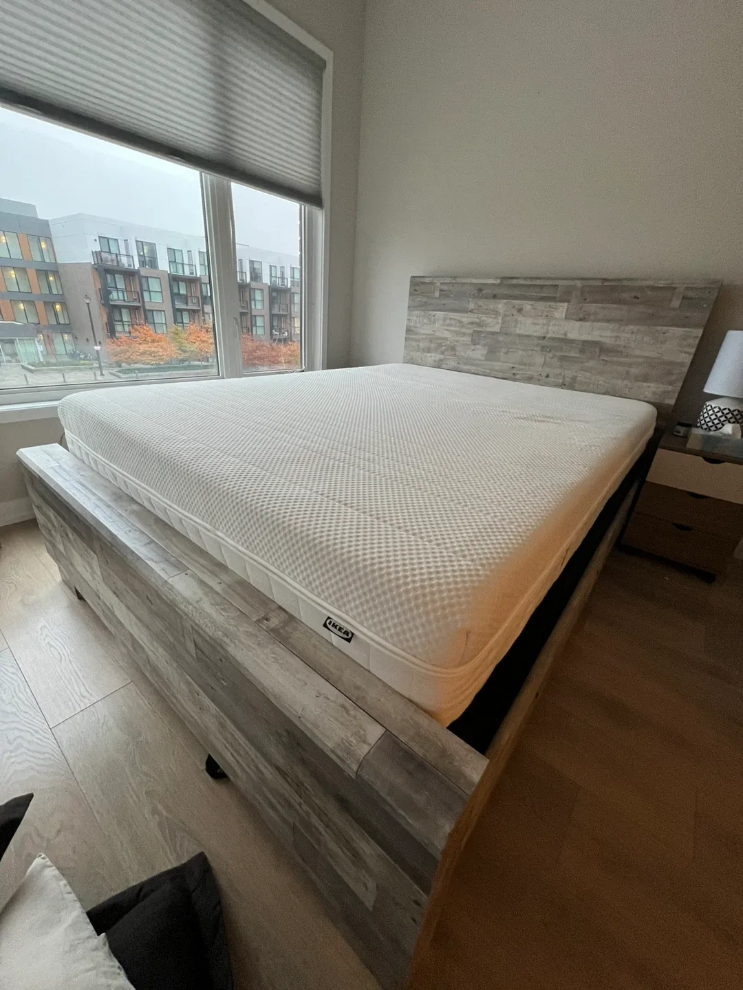 Ashley bed Frame + Bedbox + ÄNNELAND Mattress image indicator(2)